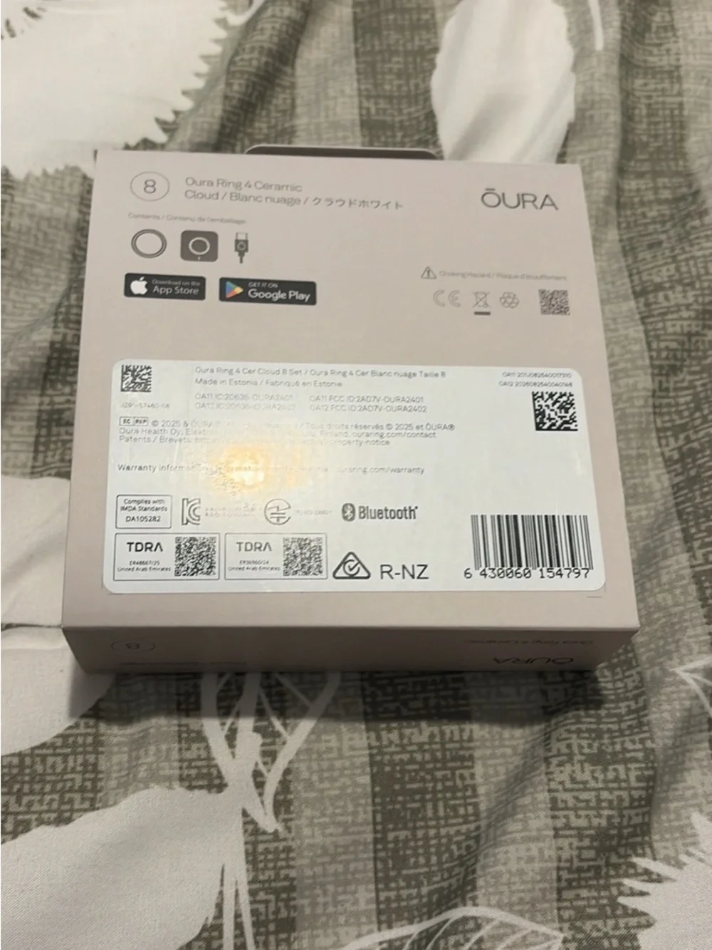 Oura Smart Ring size 8 in Cloud White with Silver Accent
